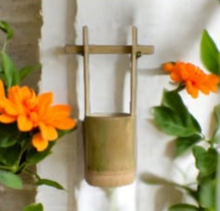 Single Vertical Hanging Planter
